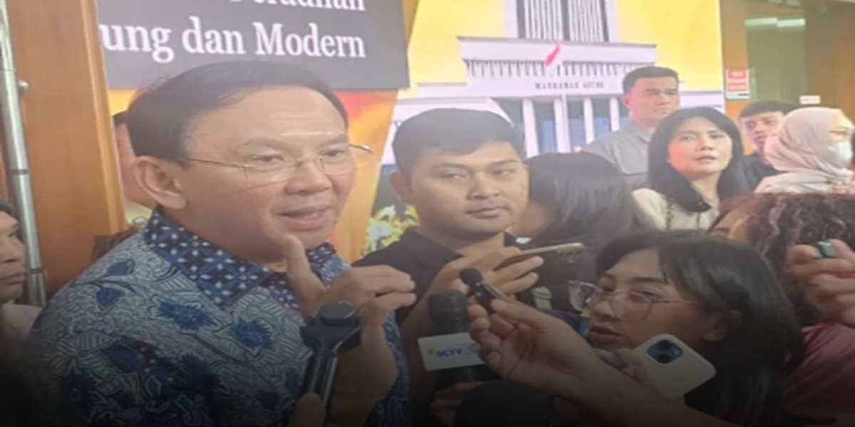 Ahok ketika usai memberikan keterangan di Sidang Tipikor