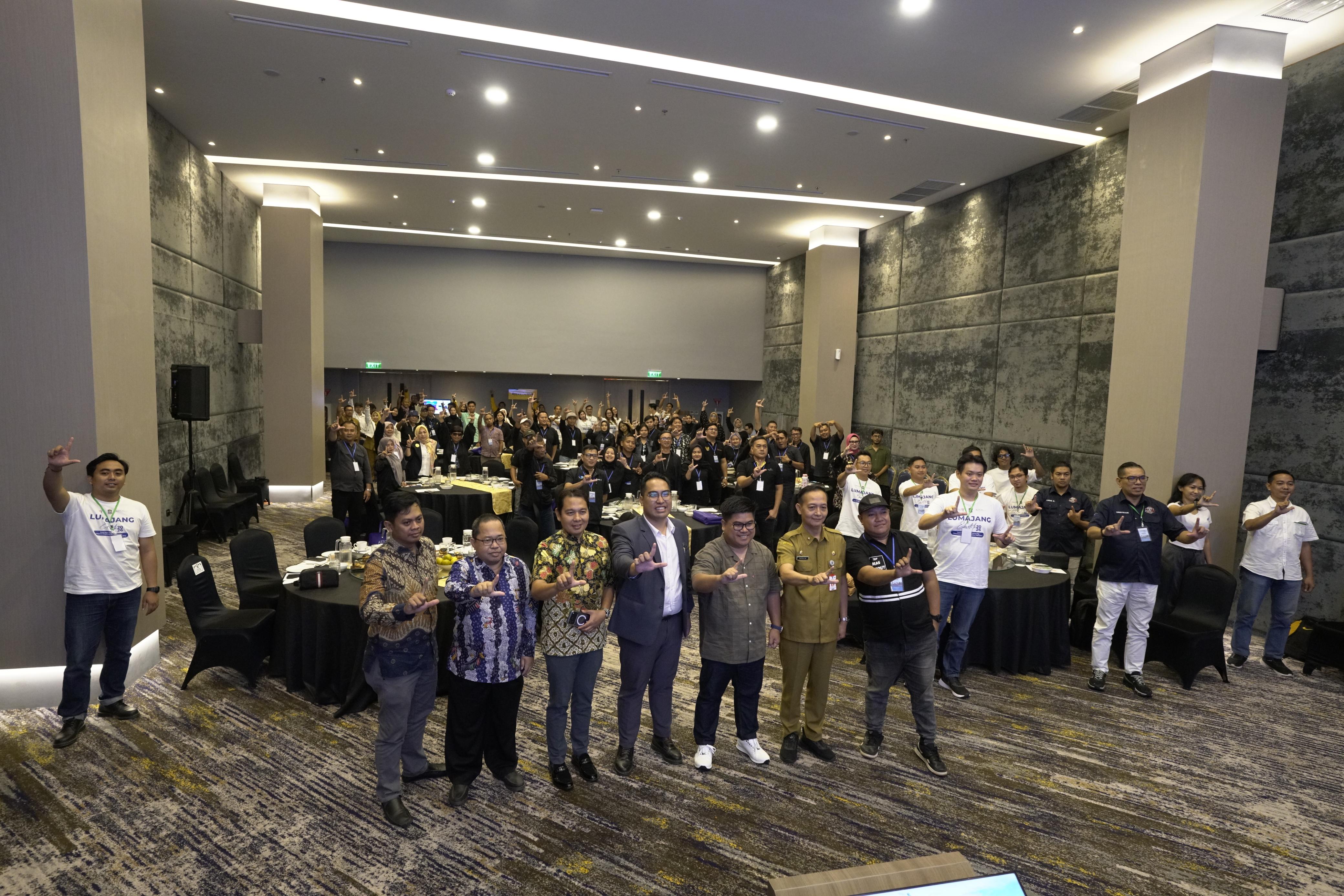 SINERGI: Foto bersama peserta travel agen gathering dan fam trip.