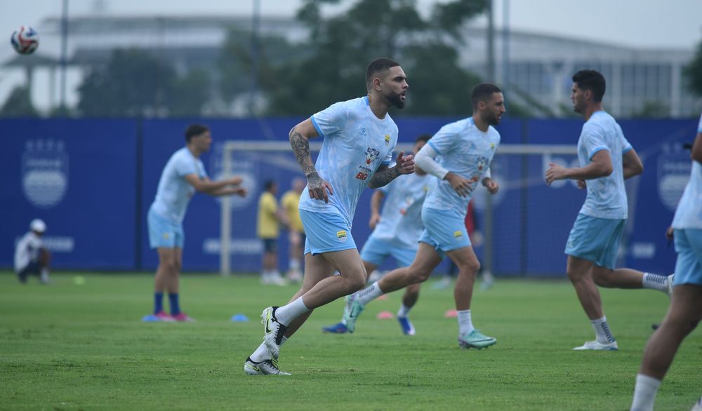 Pemain anyar Persib Bandung, Layvin Kurzawa sudah berlatih bersama Persib