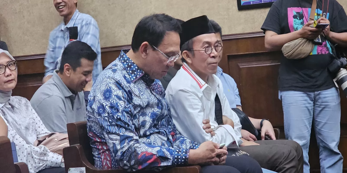 Mantan Komisaris Utama PT Pertamina, Basuki Tjahaja Purnama alias Ahok, berikan kesaksian dalam sidang lanjutan dugaan korupsi tata kelola minyak mentah & produk kilang Pertamina. (Ridwan/jawapos.com)