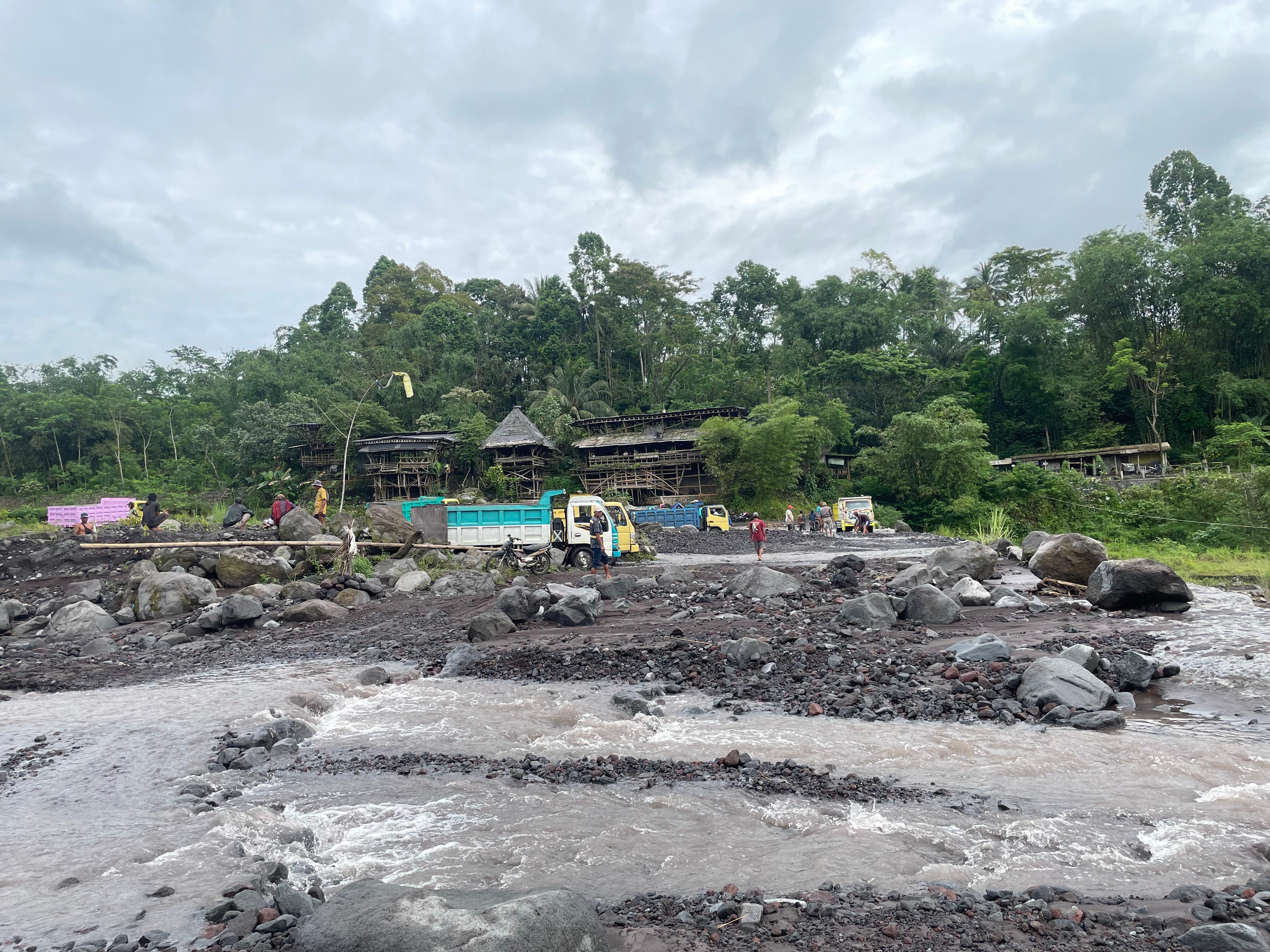 TAMBANG PASIR: Realisasi capaian Mineral Bukan Logal dan Batuan (MBLB) diminta bisa mencapai target tahun ini.(ADE APRYANIS/RAME)