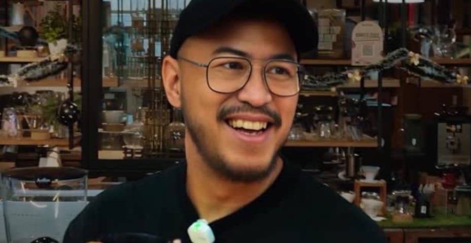 Komika Pandji Pragiwaksono mendatangi kantor pusat MUI. 