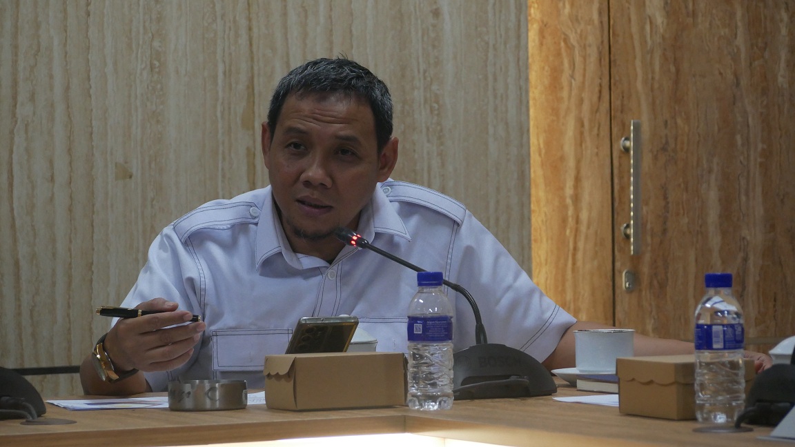 &ldquo;Kalau perda sudah ada, tentu bisa ada sanksi. Baik pencabutan tiang maupun pemotongan kabel yang tidak berizin.&rdquo; DAVID HANDOKO SETO, Sekretaris Komisi C DPRD Jember.