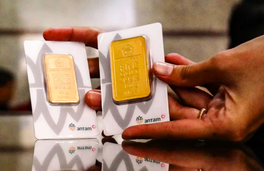 Harga emas batangan bersertifikat Antam produksi PT Aneka Tambang Tbk terpantau mengalami koreksi cukup dalam pada perdagangan hari ini, Kamis (5/02/2026). (Dok. Jawa Pos)