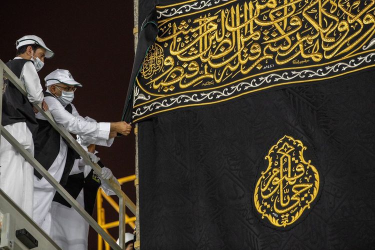 Kain Kiswah yang merupakan penutup Kakbah disebut pernah dikirim kepada Epstein oleh seorang pengusaha UEA.