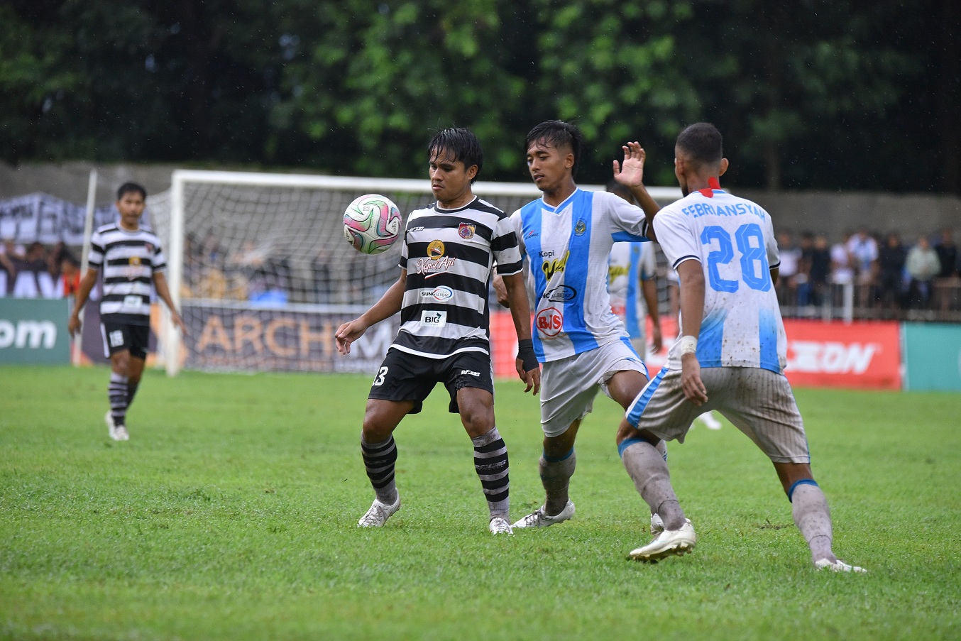 SONGSONG LAGA:  Hari ini, Persid melakoni laga terakhir babak 8 besar Liga 4 Jatim melawan Persepam Pamekasan.