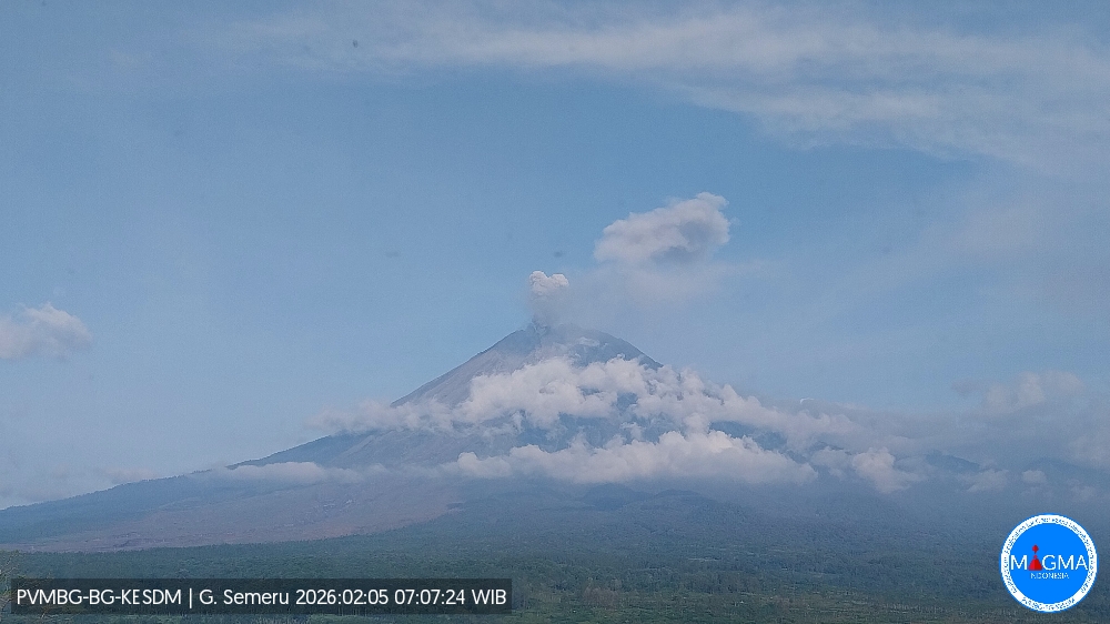 AKTIF : Kondisi Gunung Semeru terus aktif mengeluarkan letusan setiap harinya.(PETUGAS PPGA FOR RAME)