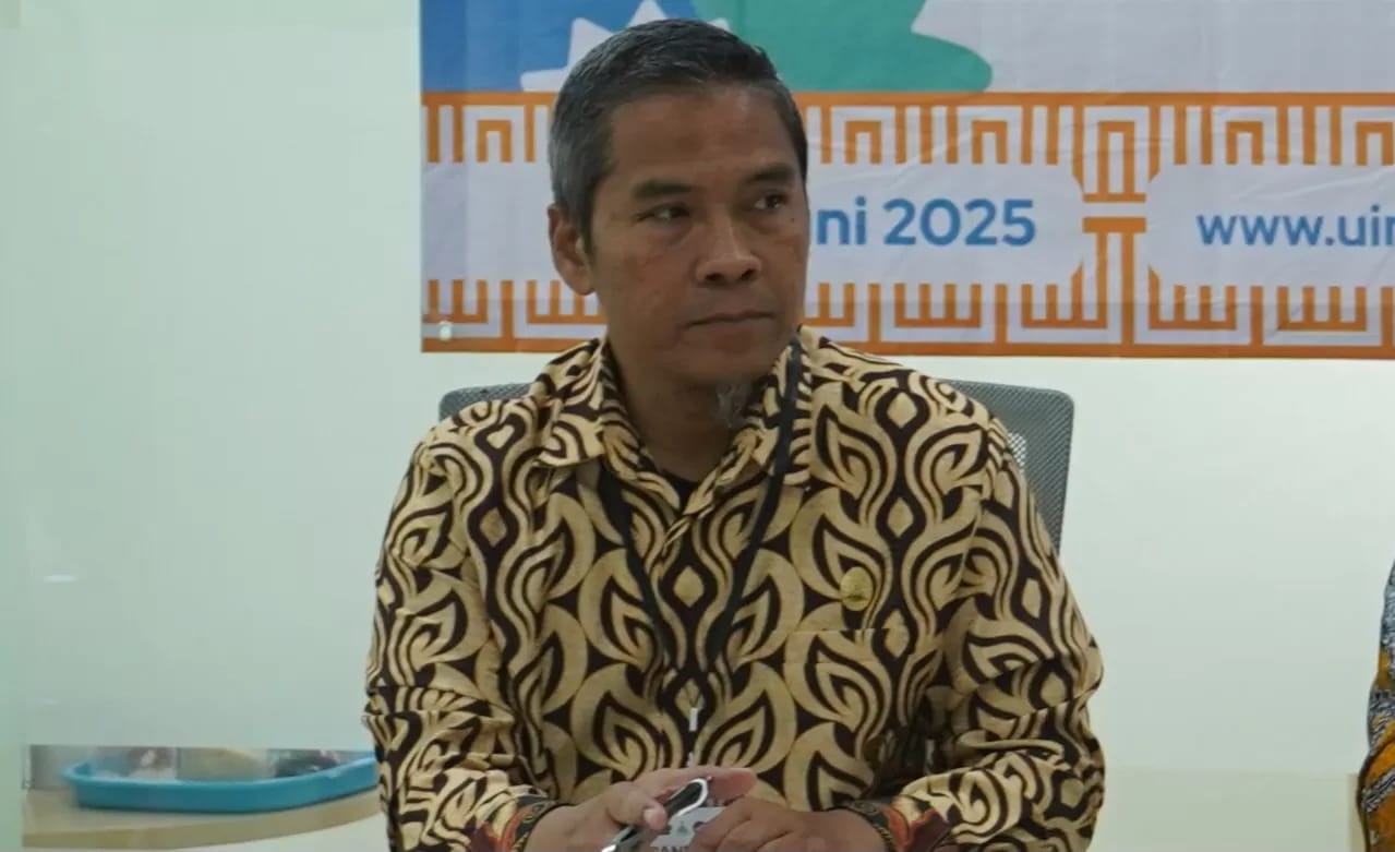 "Pers yang sehat adalah pers yang berani berpihak pada keadilan, demi ekonomi berdaulat dan bangsa yang kuat.&rdquo; Dr Kun Wazis, Pakar Komunikasi Massa UIN KHAS Jember.
