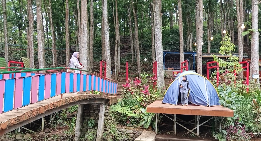 SALAH SATU IKON: Salah satu titik kawasan lereng Pegunungan Argopuro yang kini menjadi destinasi wisata Kampung Durian di Desa Pakis, Panti, Jember.