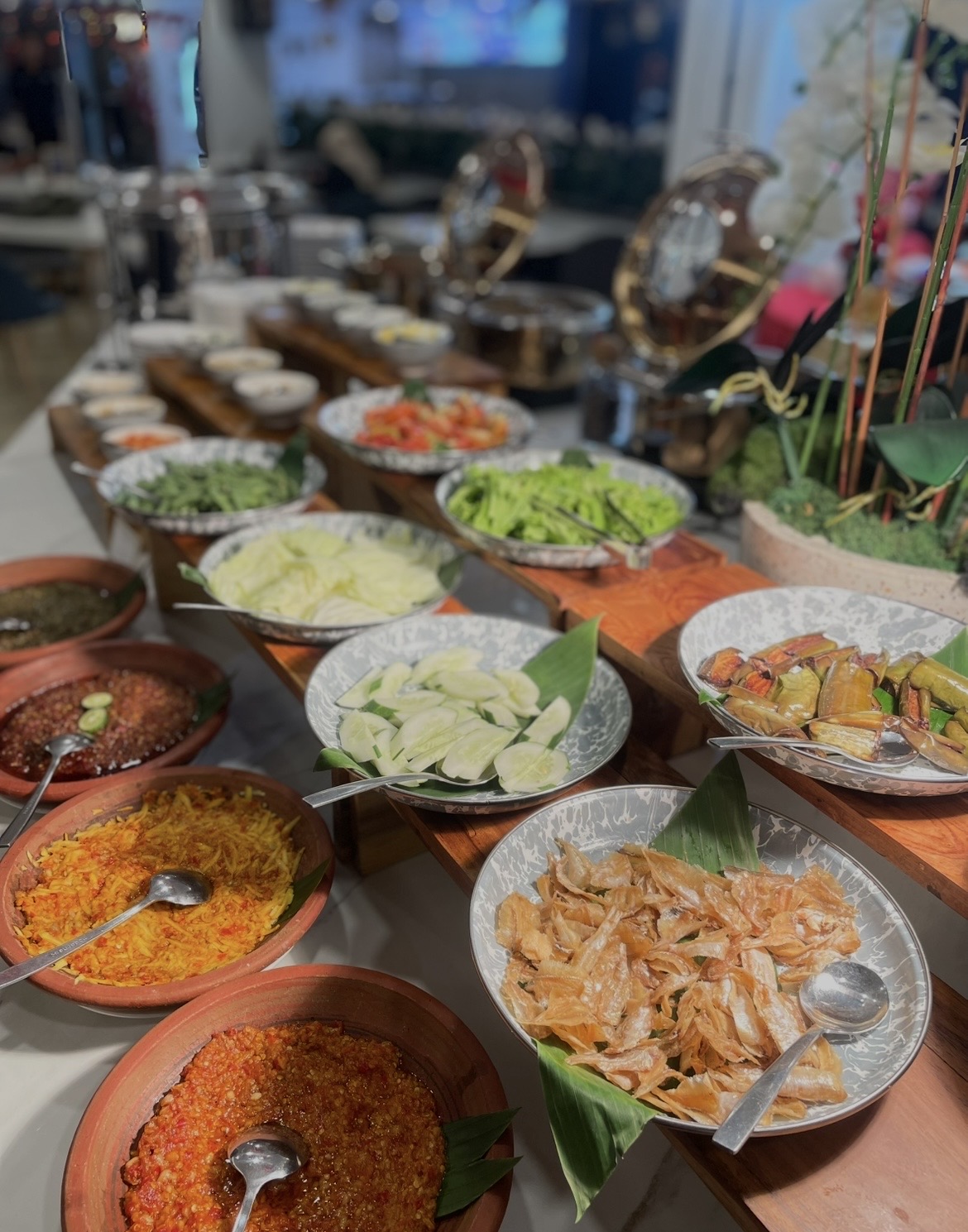 Menu lalapan yang banyak diburu pengunjung