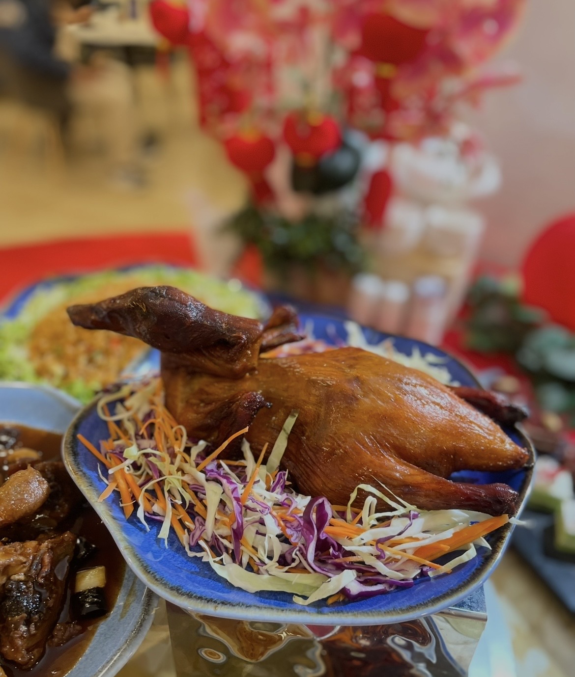 Sajian bebek peking dengan cita rasa khas dan daging yang lembut.