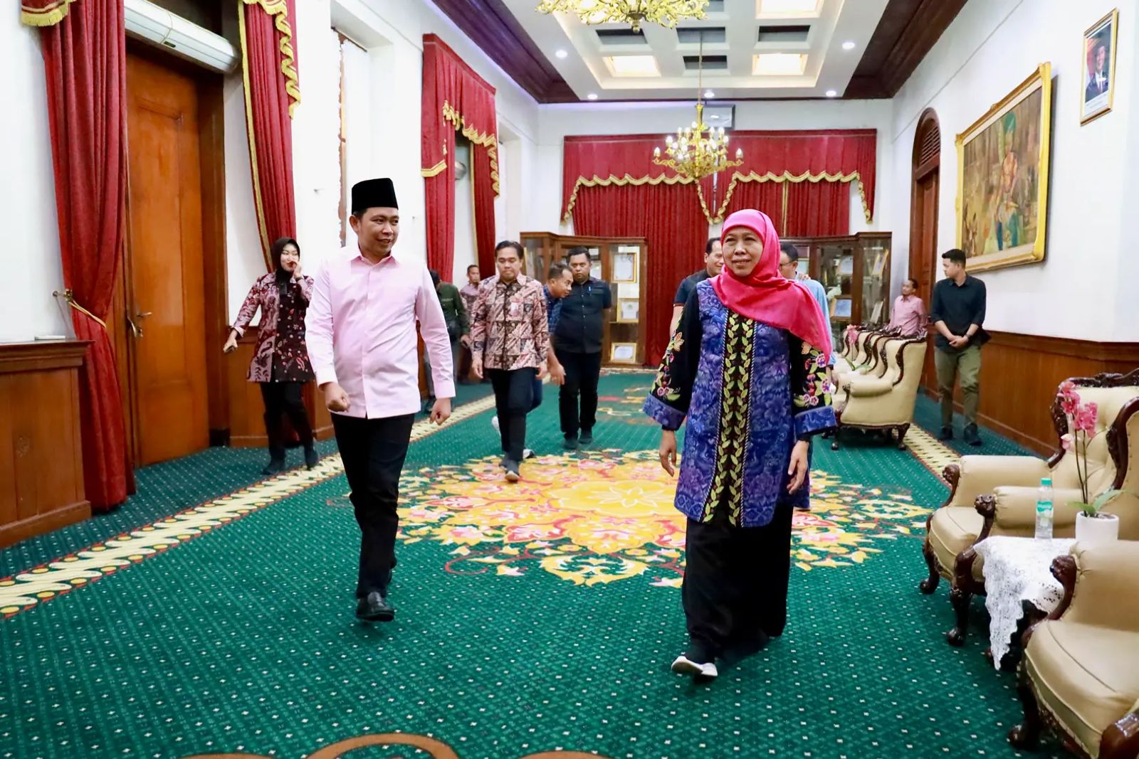 GERAK CEPAT: Bupati Fawait bersama jajaran saat menemui Gubernur Jatim Khofifah Indar Parawansa membahas kaitan banjir Jember.&nbsp;