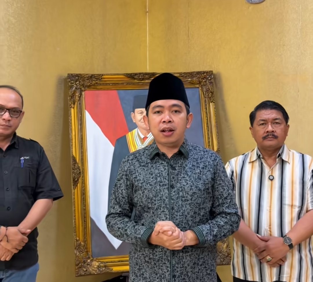 Bupati Fawait saat menyampaikan keterangan terbuka terkait status darurat penanganan banjir Jember, Sabtu (14/2/2026). (Dok. Gus Fawait)