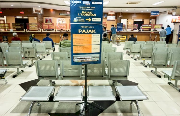 Gila Rakyat Jateng, Gubernurnya Dilawan dengan Menyepikan Kantor Samsat - Sumber foto: RMOL Jateng