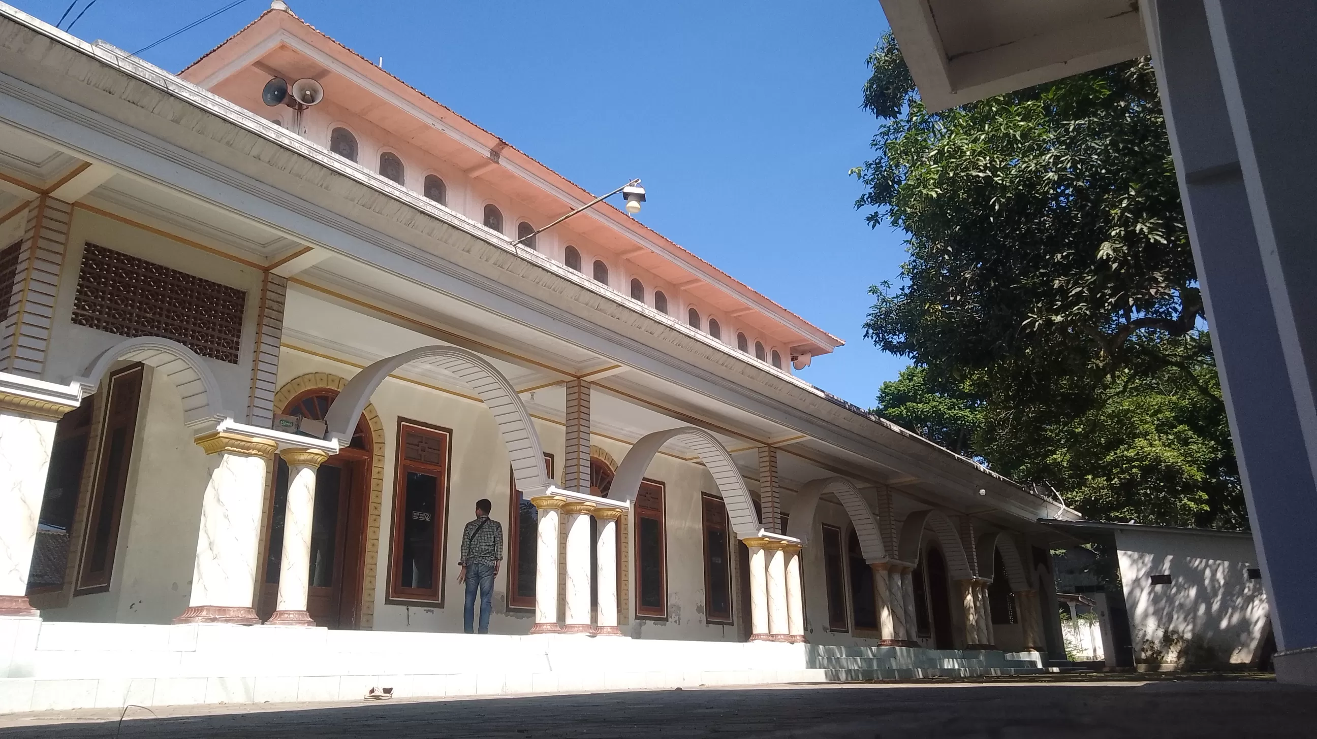 Masjid Mahfilud Dorur yang akan digunakan oleh sebagian besar masyarakat Desa Suger Kidul untuk melakukan Salat Idul Fitri 1444 Hijriyah pada hari Selasa 9 April 2024. (Dok. JPRJ)