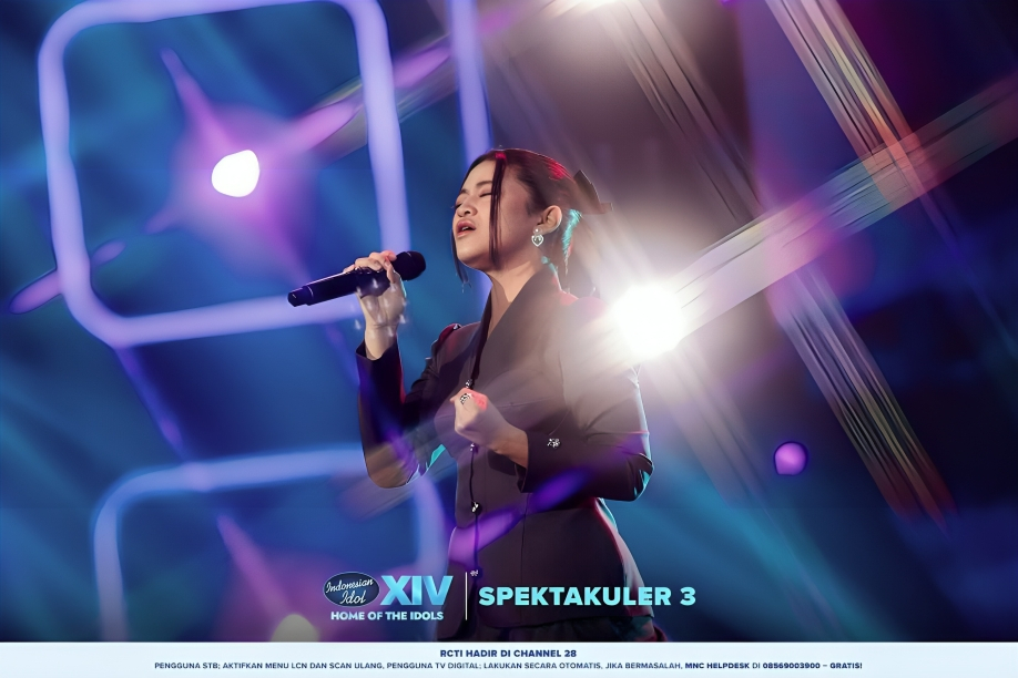 MEMUKAU: Penampilan Keenan di Spektakuler Show 3 Indonesian Idol berhasil memukau para juri, salah satunya bunda Maia Estianti yang memberikan pujian kepada penyanyi asal Jember ini.