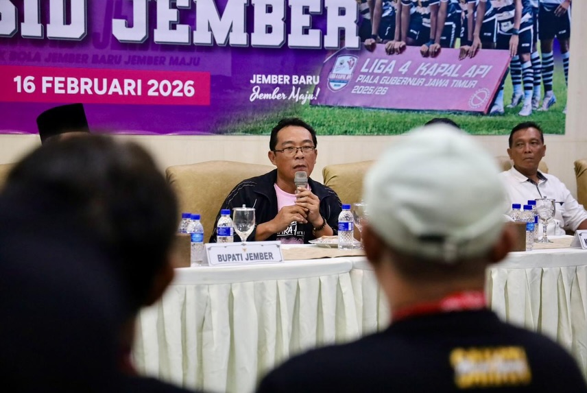 Ketua Yayasan Persid Jember Ardi Pujo Prabowo saat memberikan keterangan terbuka usai membawa skuad Macan Raung finis di posisi tiga Zona Jatim (16/2/2026). (Dok. Official Persid Jember)