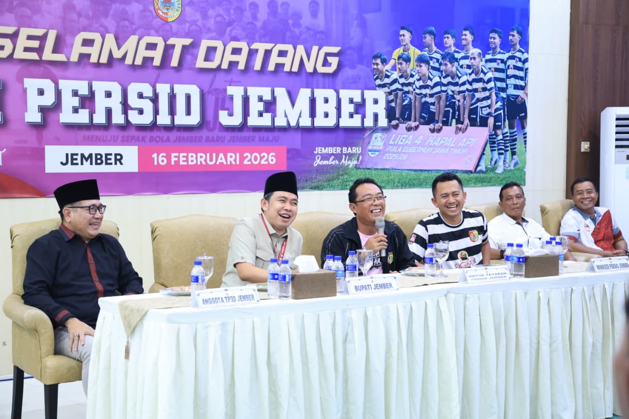 Penyambutan skuad Macan Raung di Lobi Kantor Pemkab Jember, Senin malam (16/2/2026), usai mengamankan posisi ketiga zona Jatim. (Dok. Basit)