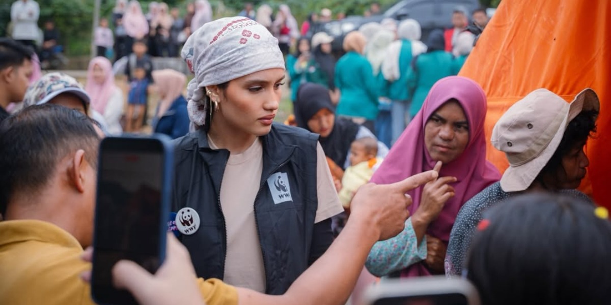 Mengintip cerita artis, Cinta Laura terkait pengalamannya bertemu dengan para korban bencana di Aceh. (Instagram.com/@claurakiehl)