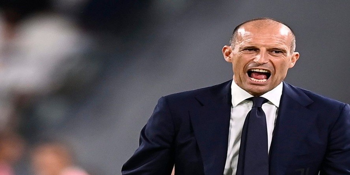 Pelatih AC Milan Max Allegri ketika meluapkan emosinya