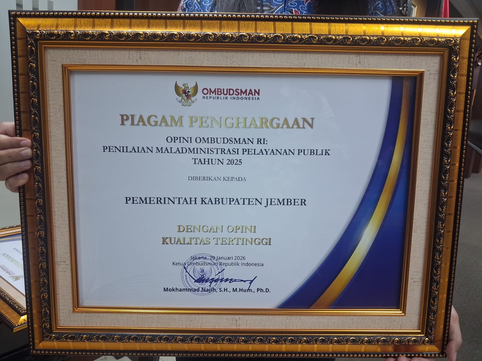 Opini Kualitas Tertinggi dalam Penilaian Kepatuhan Penyelenggaraan Pelayanan Publik dari Ombudsman Republik Indonesia, untuk Pemkab Jember. (Dok. Diskominfo)