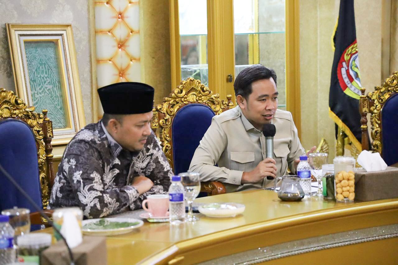 SIAP SINERGI: Bupati Fawait saat menerima lawatan dari jajaran Kemenkeu, PT SMI, dan PIP, di Pendapa Wahyawibawagraha, Jumat (13/02). (KOMINFO JEMBER)  