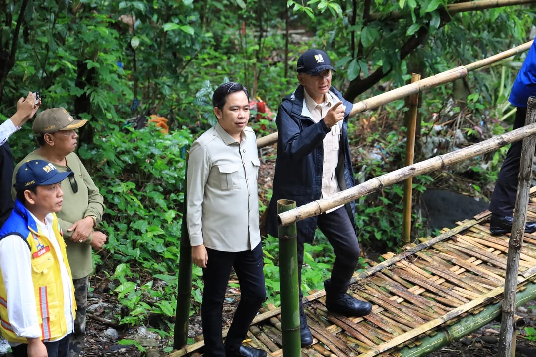 Menteri PU Dody Hanggodo dan Bupati Fawait, saat meninjau infrastruktur jalan, jembatan, bendungan, jalan, dan pasar, yang akan digeber pengerjaannya tahun 2026 ini. (Dok. Gus Fawait)