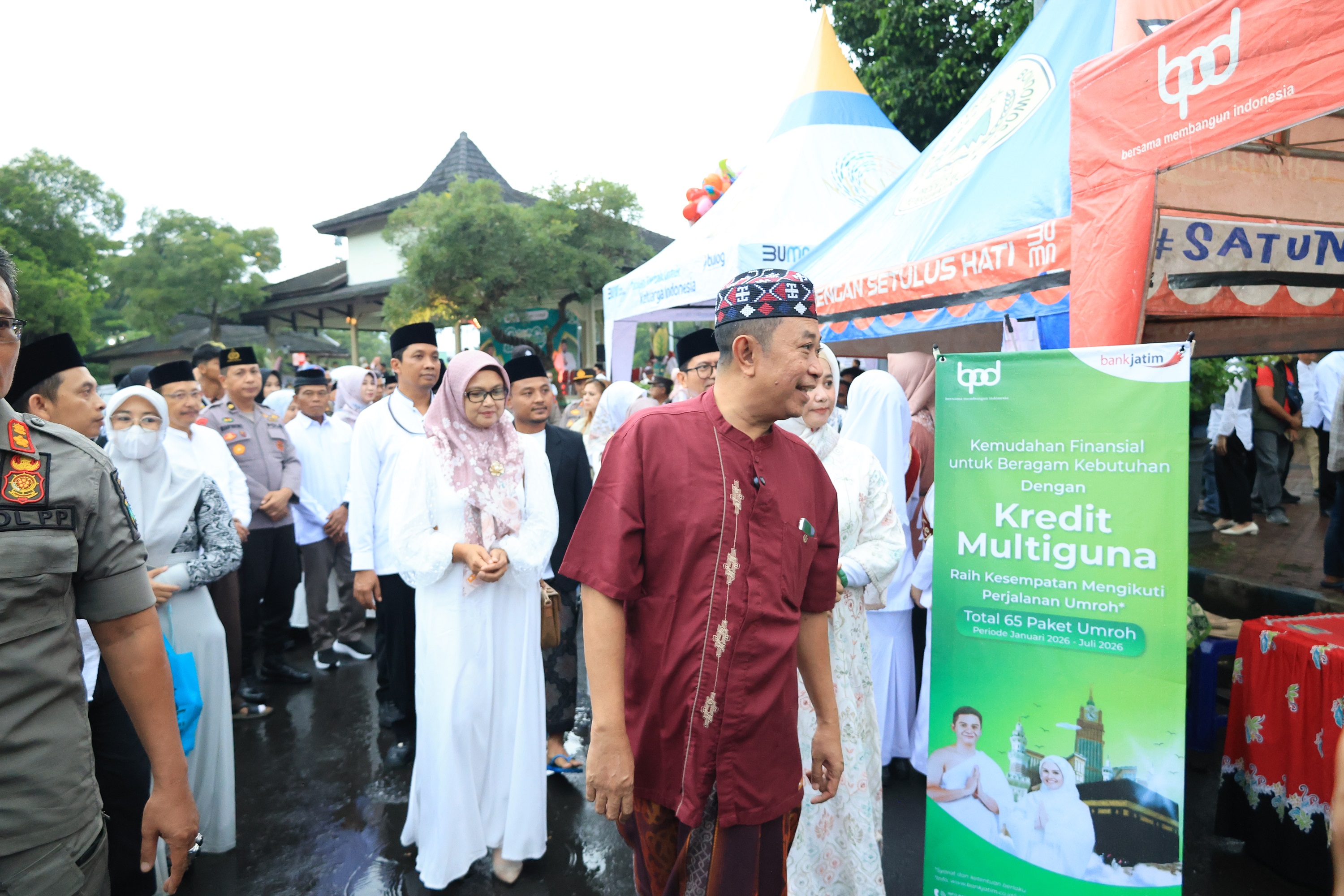 UMKM TUMBUH: Bupati Bondowoso, Abdul Hamid Wahid meninjau UMKM yang ada di Festival Ramadhan 1447 Hijriyah, Jum'at (20/2).