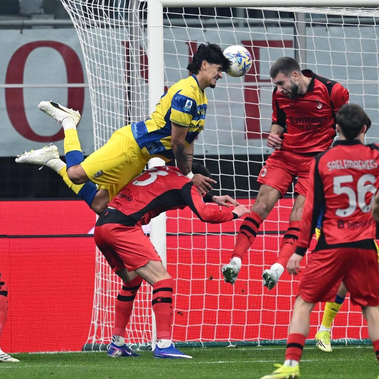 Gol Kontroversi Parma melawan AC Milan