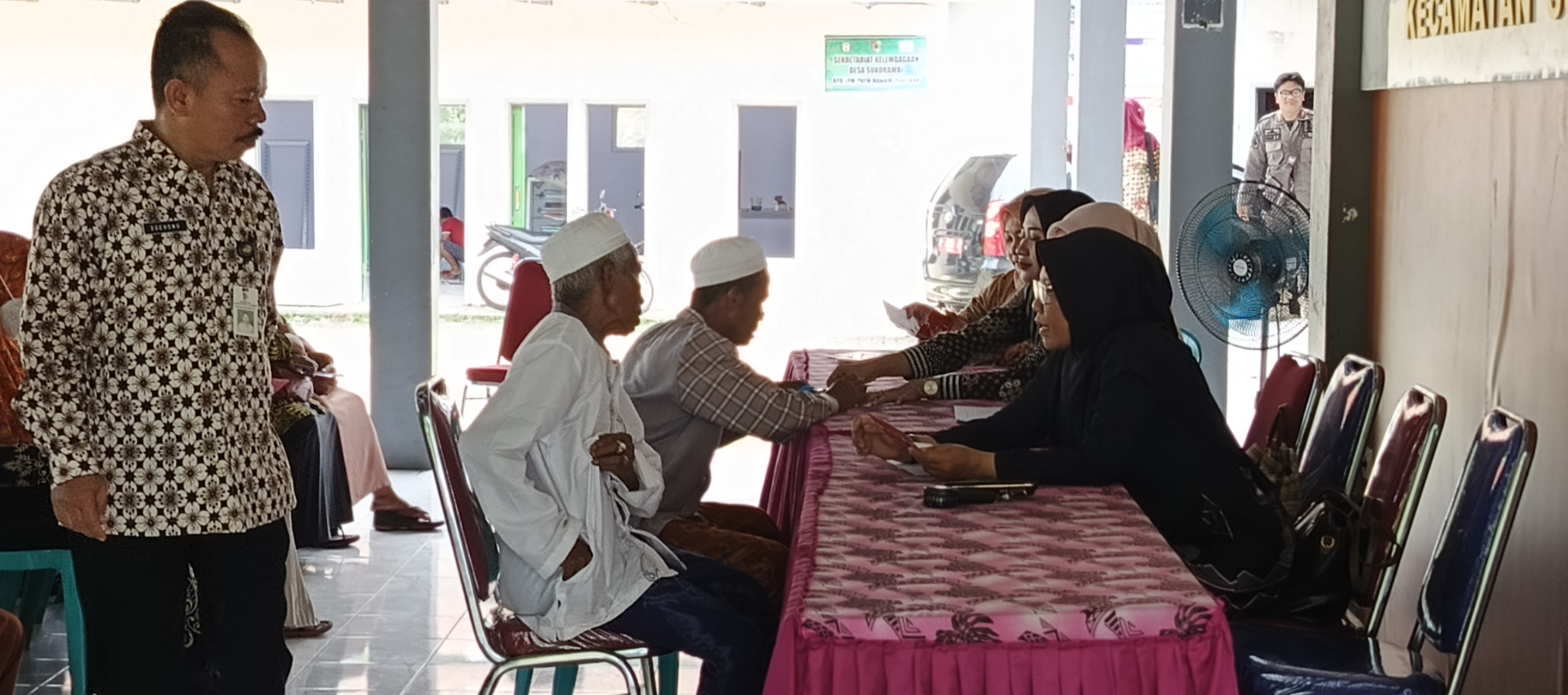 Pencairan honorarium guru ngaji tahun 2025. Tahun ini, pemerintah daerah akan kembali mengucurkan bantuan insentif tersebut dengan menambah kategori penerima. (Dok. Maulana/JPRJ)