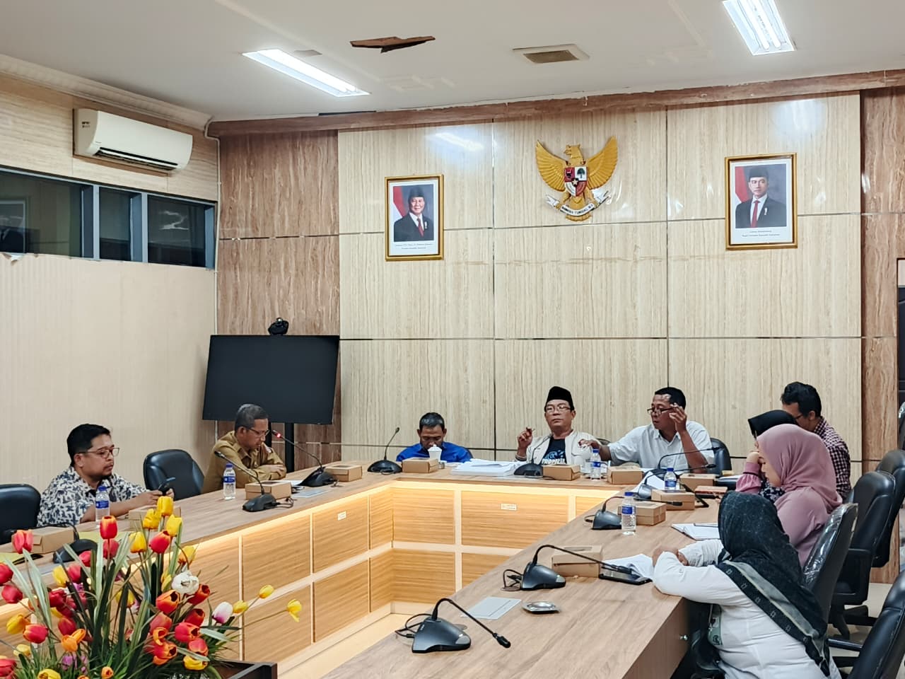 DIBAHAS:&nbsp;Rapat Dengar Pendapat (RDP) antara Komisi C DPRD Jember dengan DPUPR Jember, Senin malam (23/2).&nbsp;