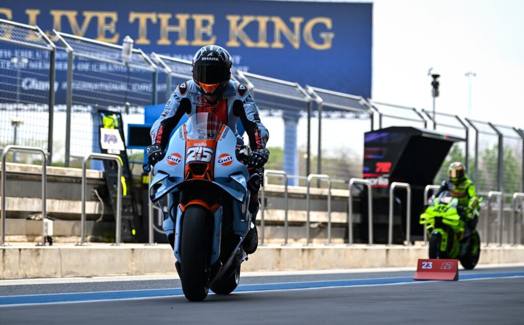 Raul Fernandez, pembalam tim Trackhouse Aprilia, berhasil memuncaki sesi warm up race di Buriram, Thailand.