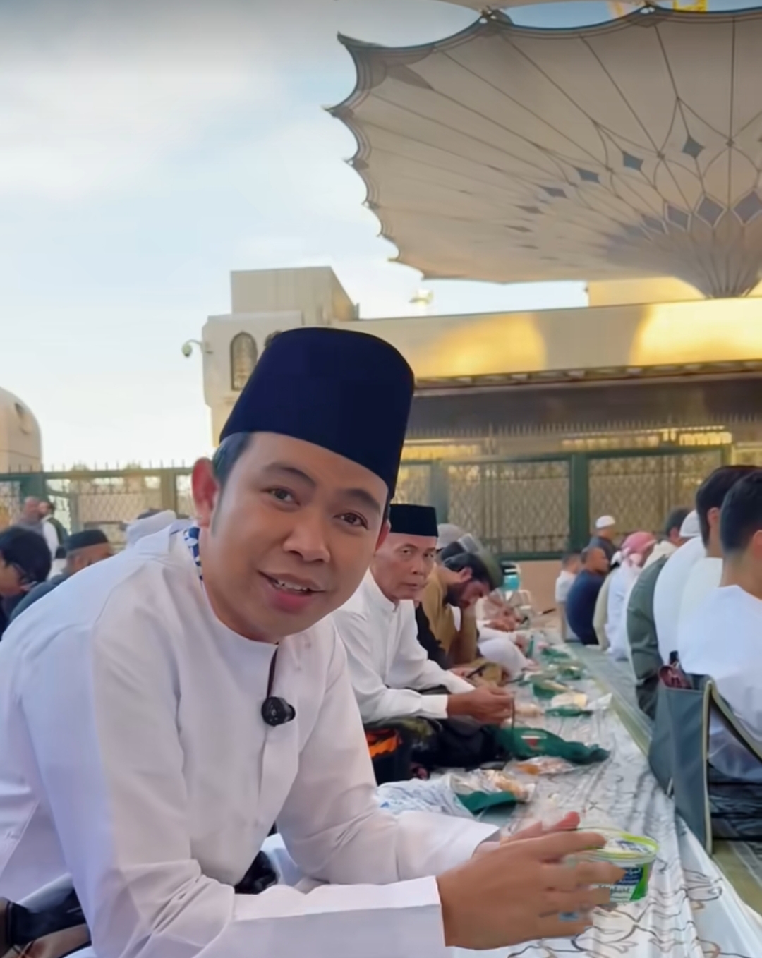 Bupati Muhammad Fawait, di sela-sela melakukan ibadah Umrah di Tanah Suci, Makkah. (Dok. Gus Fawait)