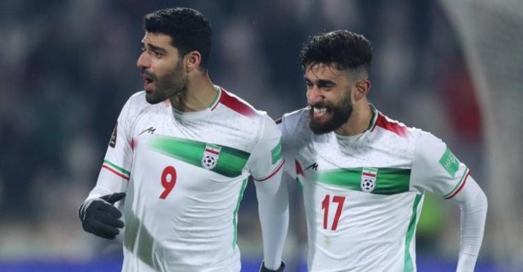 Pemain Timnas Iran, Mehdi Taremi, seusai memastikan Timnas Iran lolos ke Piala Dunia 2026. (Dok. Getty Images)
