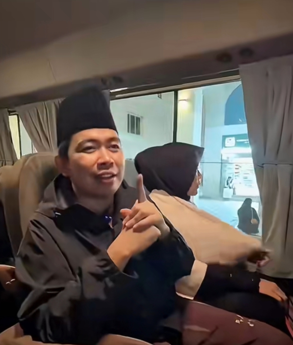 DI SELA-SELA IBADAH: Bupati Jember Muhammad Fawait saat berada di tanah Suci. Di sela-sela itu, ia juga melaporkan kondisi terkini yang terjadi di Timur Tengah. 