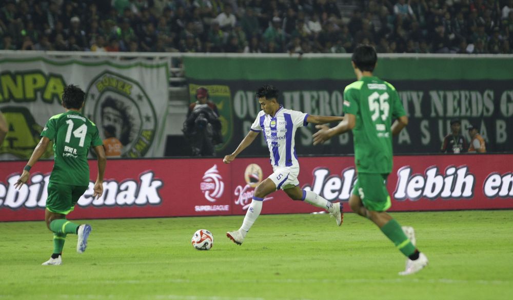 Laga Persebaya vs Persib. (DOK OFFICIAL PERSIB)