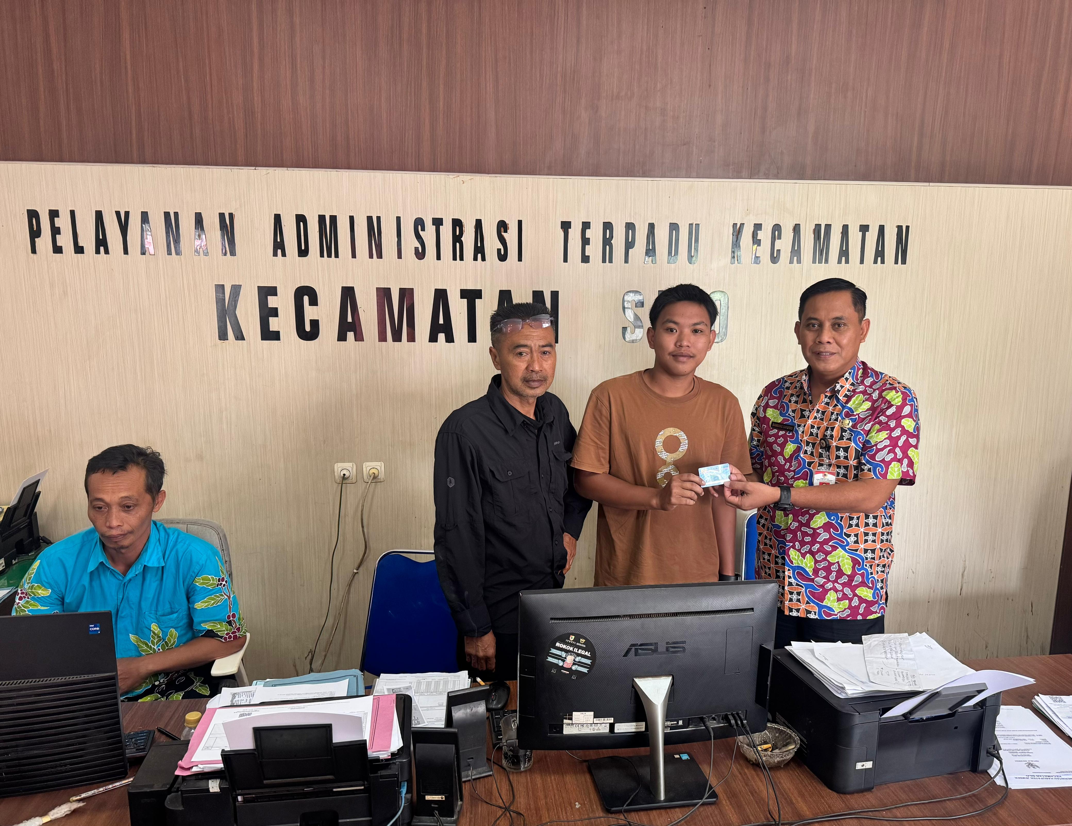 Pelayanan adminduk lebih mudah di Kecamatan, Kadisdukcapil Pantau langsung proses pelayanan. 