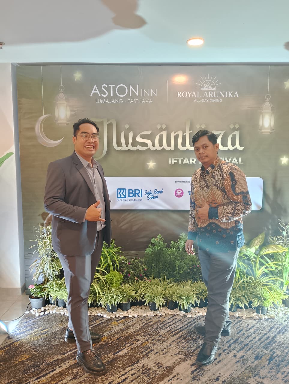 KOMITMEN: GM Aston Inn Lumajang, Otniel Rezha El Syadai bersama BRI Lumajang terus komitmen menjalin kerjasama yang baik.