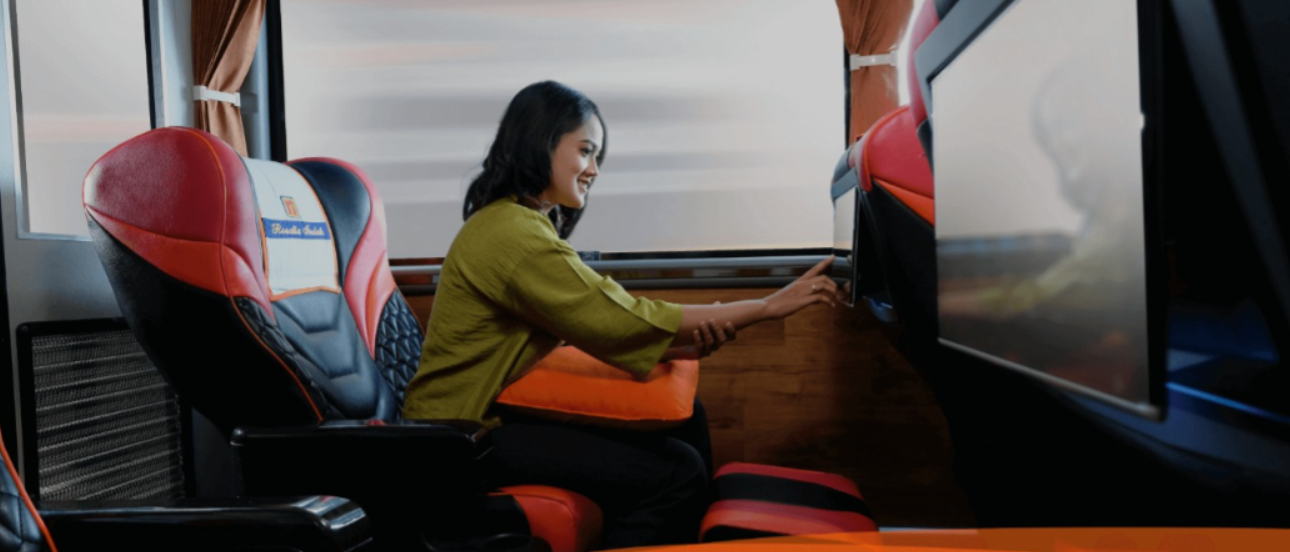 Tampilan interior yang mewah dan elegan dari salah satu PO yang melayani trayek Jember-Jakarta, di Terminal Tawang Alun Jember. (Dok. Rosalia Indah)