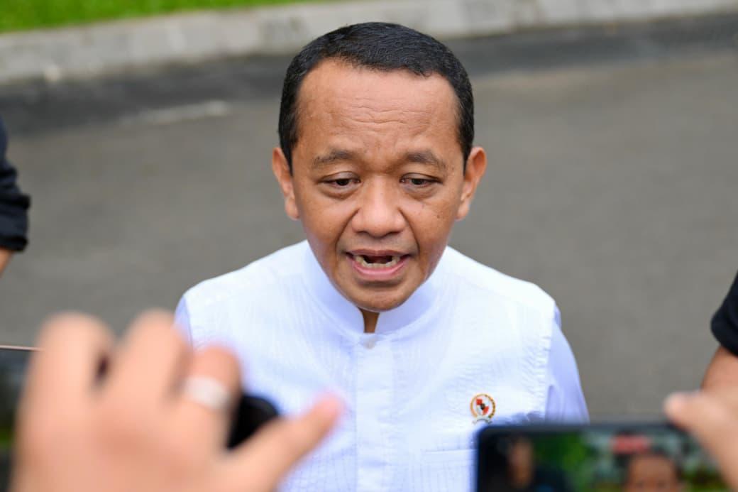 Menteri ESDM Bahlil Lahadalia,  memberikan keterangan di kompleks Istana Kepresidenan Jakarta usai mengikuti rapat terbatas bersama Presiden Prabowo Subianto, Rabu (04/03/2026). (Dok. Setpres)