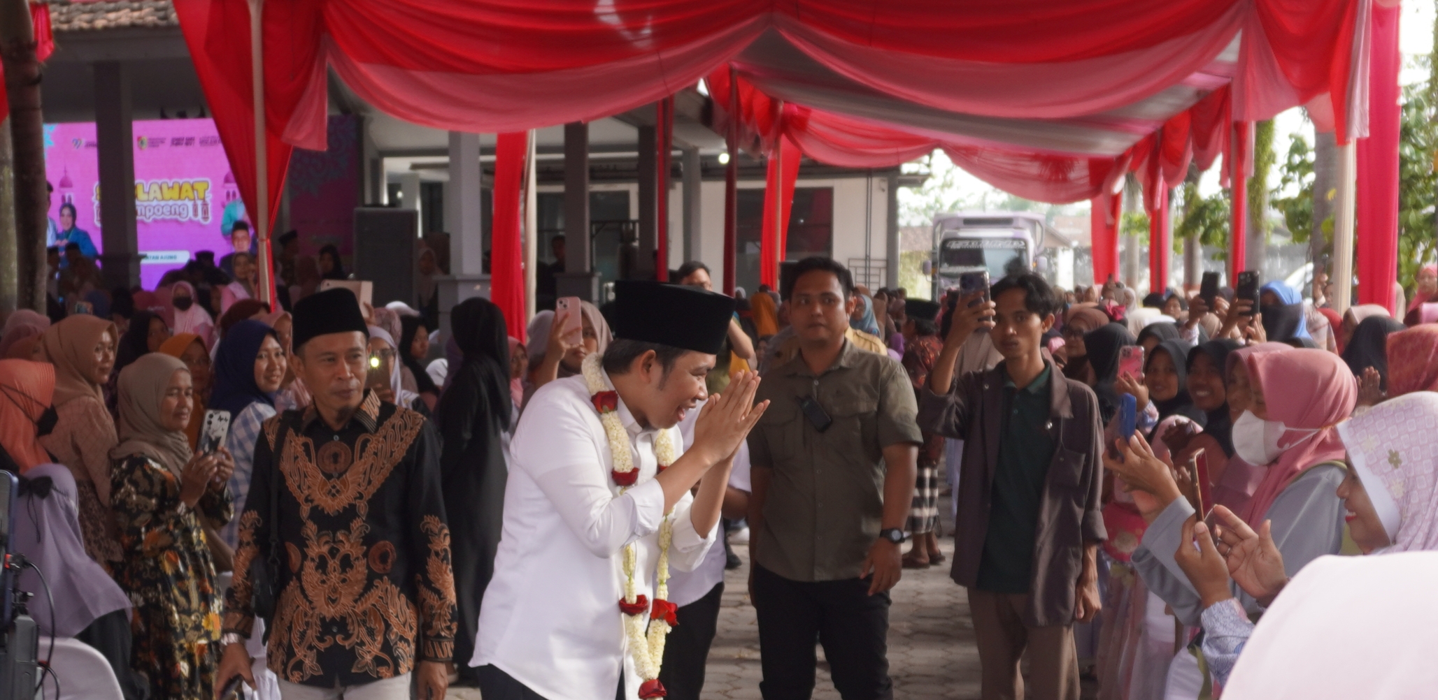 Bupati Fawait bertemu warga saat Safari Ramadan bertajuk 