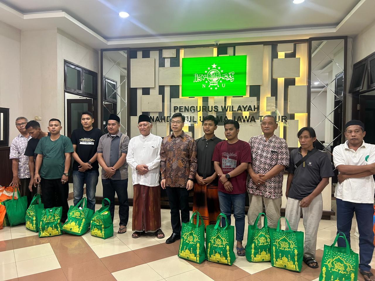 Konsul Tiongkok Surabaya salurkan 200 Paket Ramadhan ke PWNU Jatim