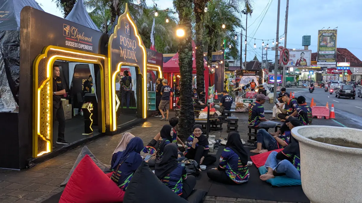 BERKELAS: Posko Mudik Wismilak Diplomat Success Experience di Alun-Alun Jember. Posko ini jadi jujugan tempat singgah pemudik dengan fasilitas nyaman dan berkelas.
