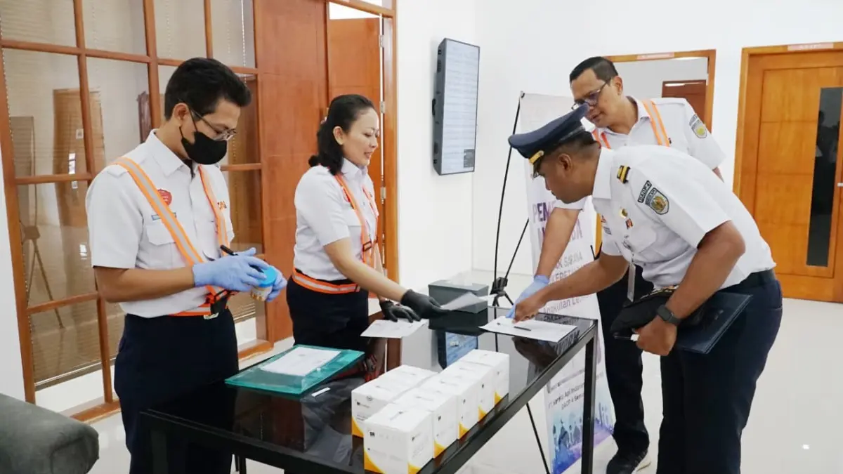 Komitmen Jaga Keselamatan Perjalanan KA Saat Lebaran 2026, KAI Daop 4 Semarang Sidak Tes Narkoba
