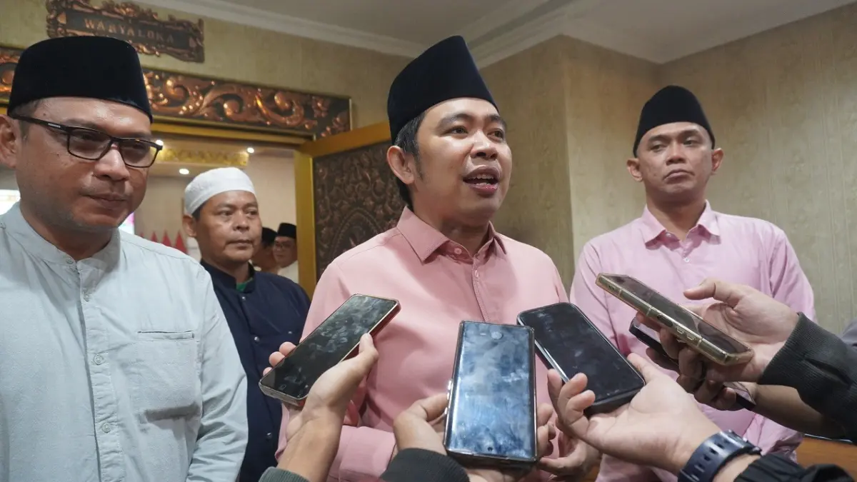 "Tentu. Ini terus jadi atensi kita. Mudah-mudahan kejadian ini bisa membuat jera orang-orang yang tanda kutip punya niatan yang tidak baik." MUHAMMAD FAWAIT,&nbsp;Bupati Jember, (MAULANA/RADAR JEMBER)