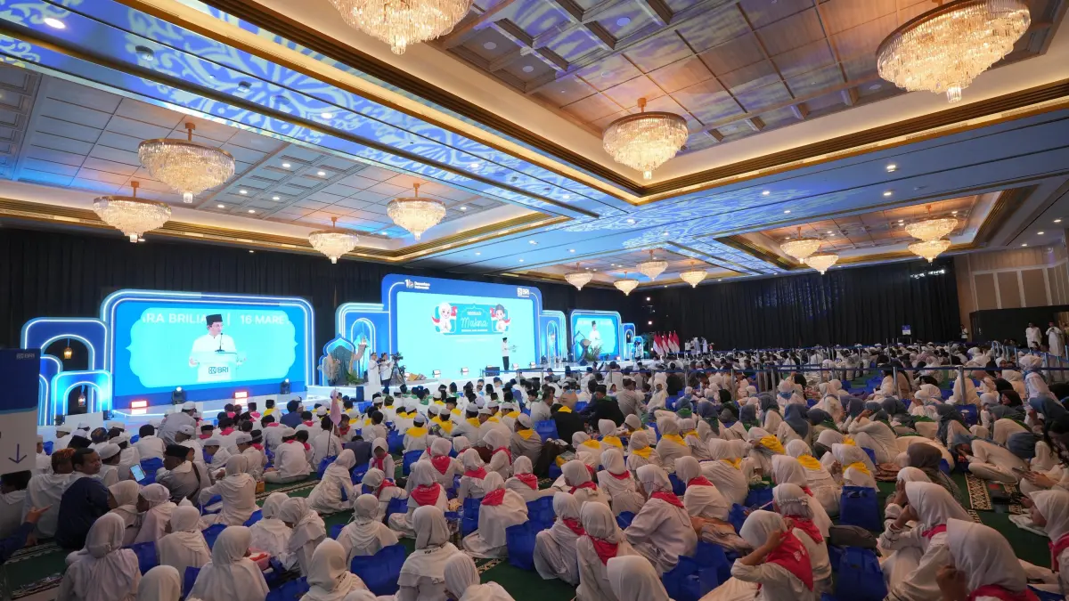 Berbagi : BRI menyalurkan bantuan sembako dan santunan untuk penjaga Masjid Istiqlal Jakarta dan bantuan dana pendidikan bagi para hafiz Al-Qur’an di Indonesia.
