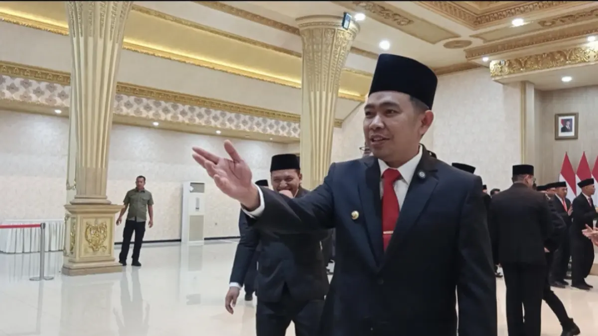 BERI PAPARAN: Bupati Fawait, dalam kesempatan melangsungkan giat di pendapa dan memberikan keterangan kepada awak media. (MAULANA/RADAR JEMBER)