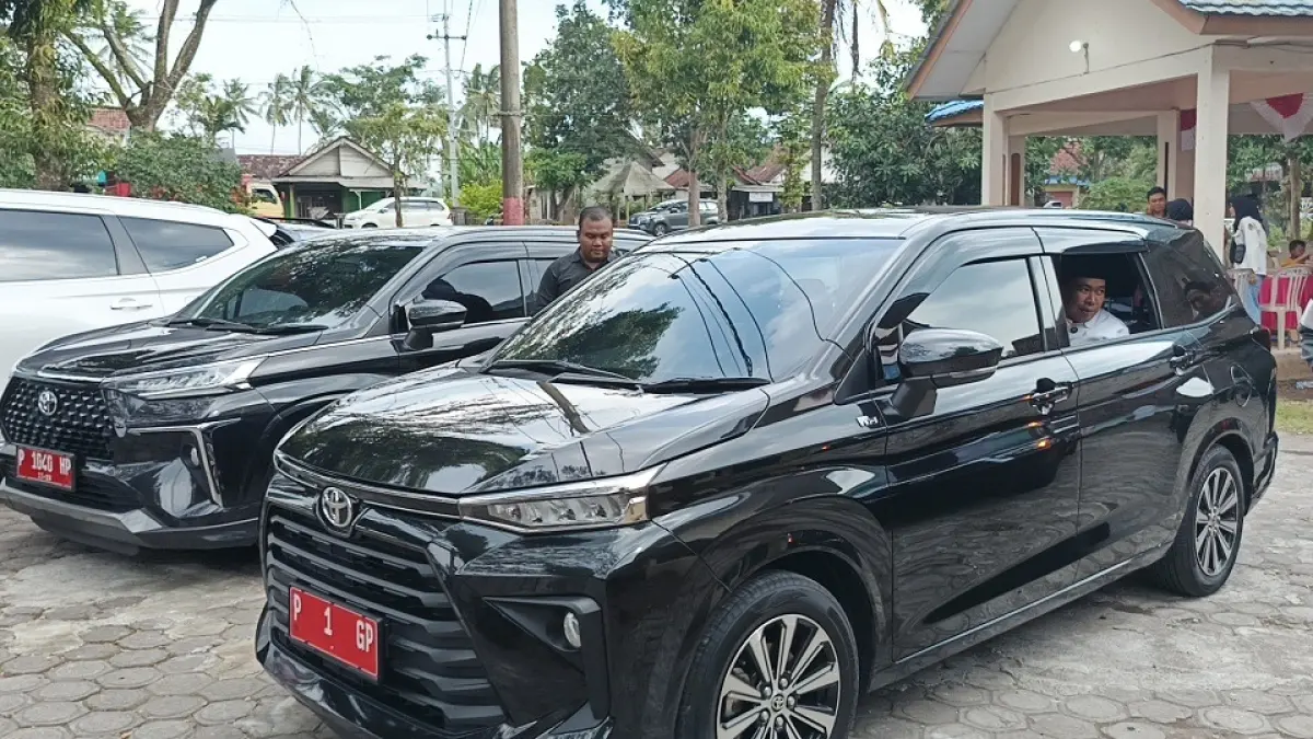 HANYA UNTUK KEDINASAN: Kendaraan dinas Bupati Jember Muhammad Fawait yang digunakan untuk tugas-tugas pemerintahan setiap harinya. (MAULANA/RADAR JEMBER)