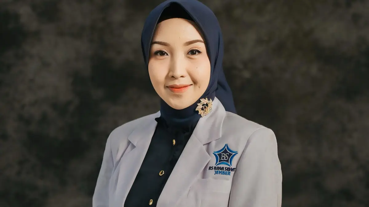 "Hati adalah organ terbesar dalam tubuh yang memegang banyak fungsi seperti penyaringan racun, sebagai pabrik energi, serta tempat diproduksinya berbagai substansi penting seperti albumin, vitamin, dan zat koagulasi darah.” dr HANA NADYA SpPD, Dokter Spesialis Penyakit Dalam RS Bina Sehat Jember. (RSBS)