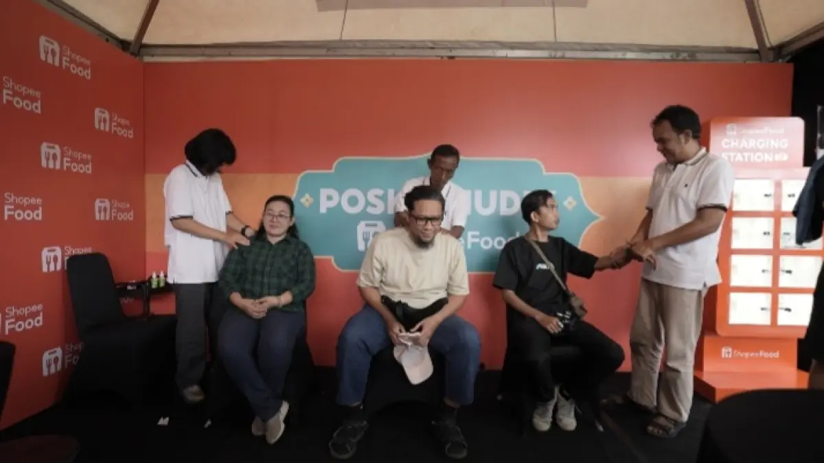 Layanan pijat gratis di Posko Mudik ShopeeFood